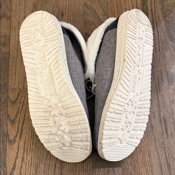 Hey Dude Gray and White Women's Slippers Size 10 Great Condition - Picture 5 of 9